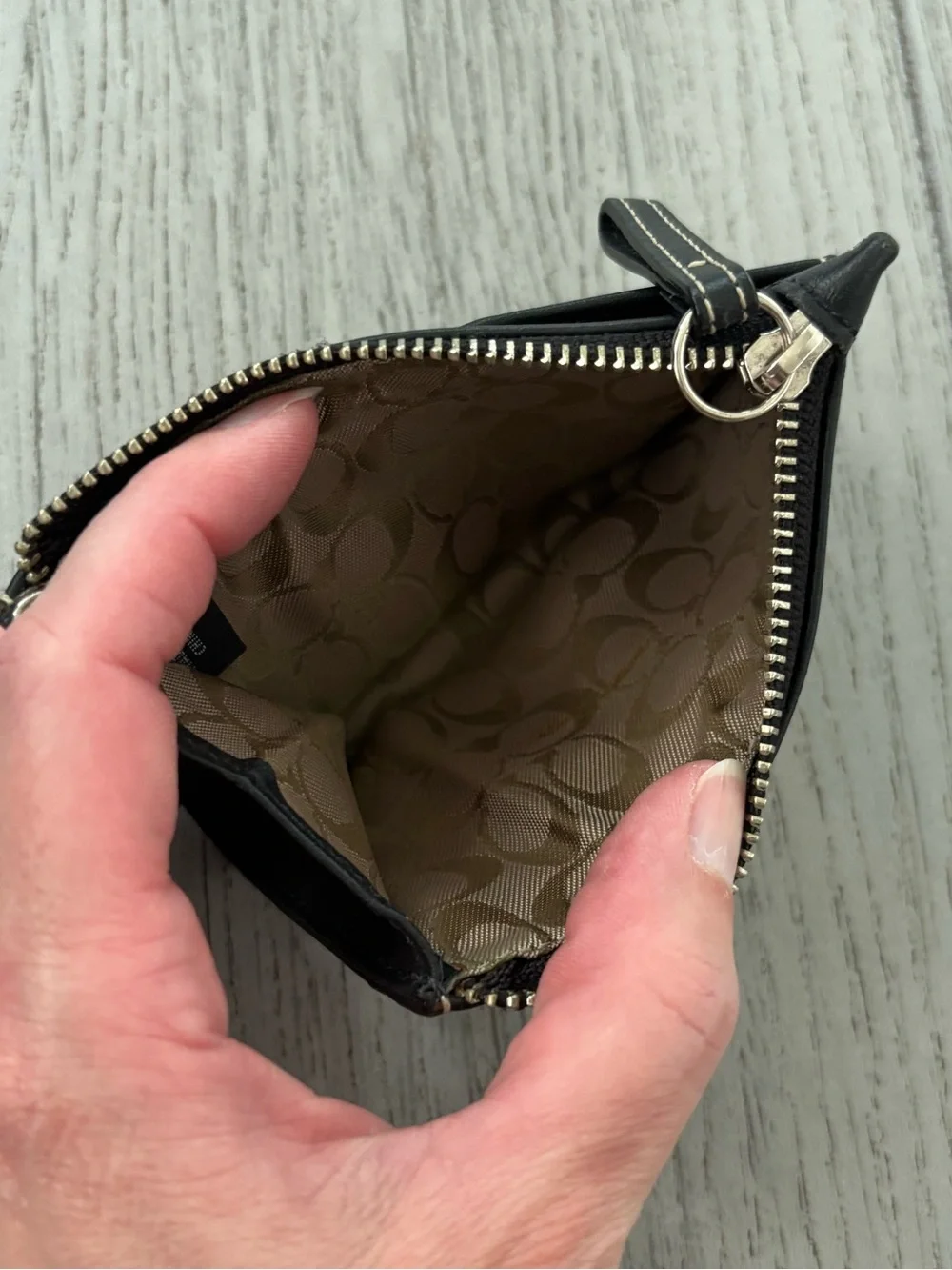 Coach coin purse in black leather with key ring. EUC. - Picture 7 of 11
